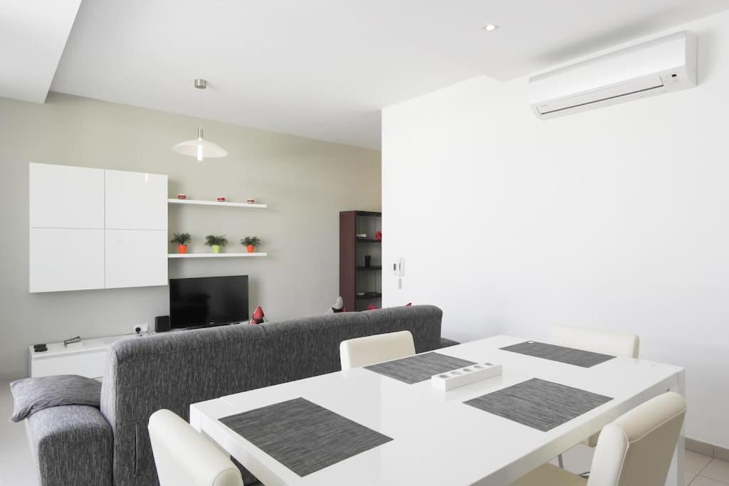 Modern Luxury Penthouse In Perfect Sliema Location Apartment Exterior photo